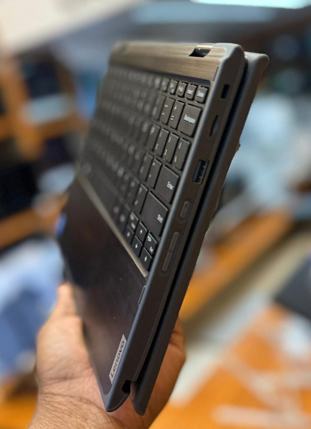 Lenovo 300e Touch 360 rotation c: 128 gb / c: 64 gb storage 4gb ram