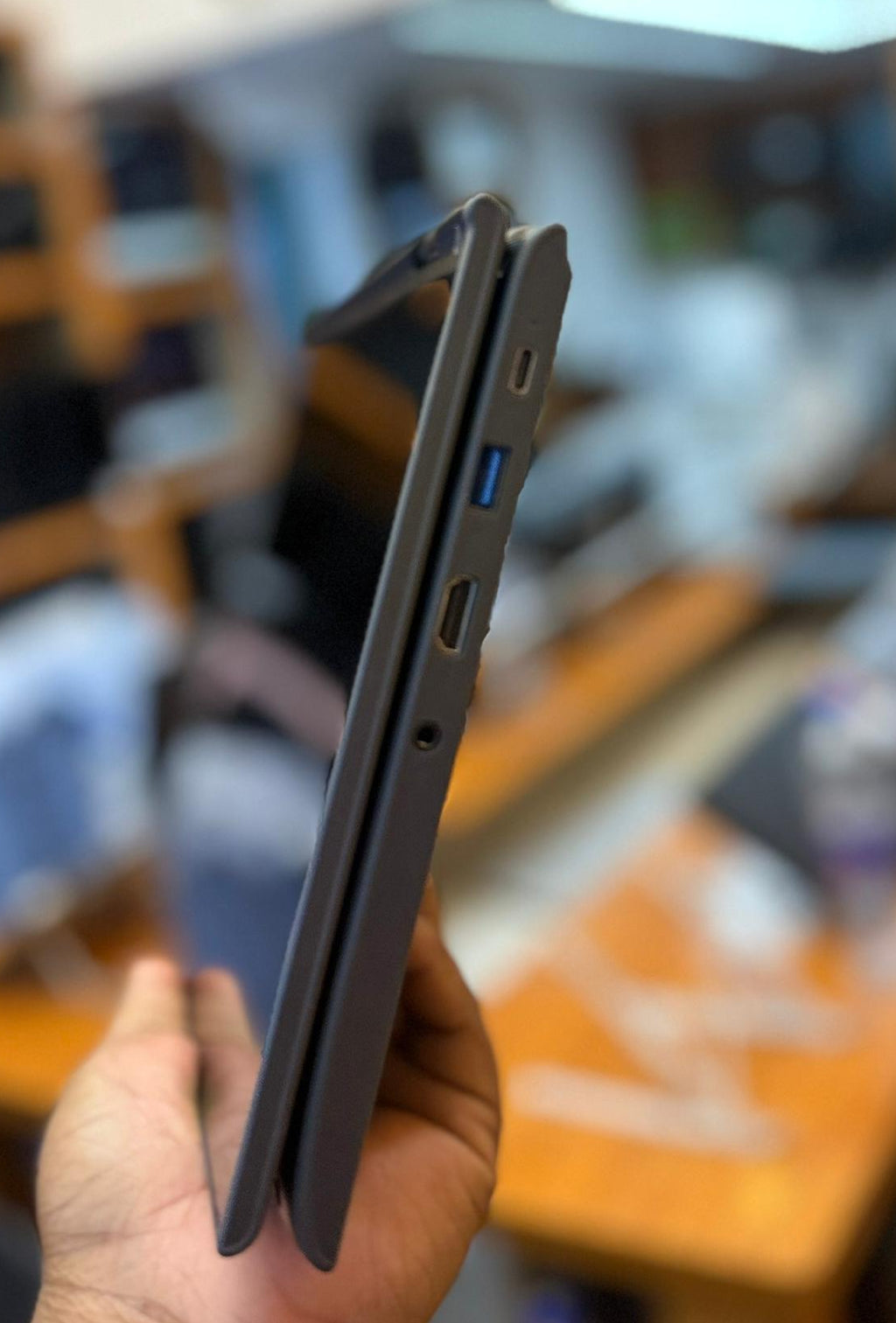 Lenovo 300e Touch 360 rotation c: 128 gb / c: 64 gb storage 4gb ram
