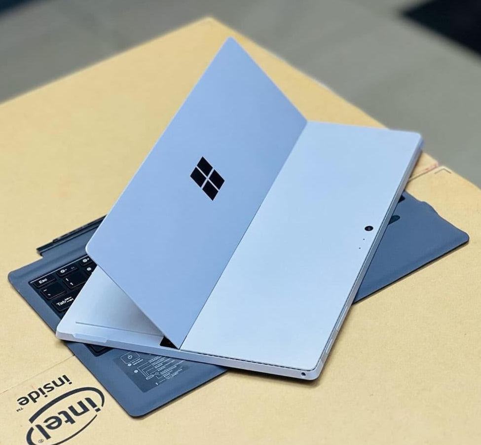 Microsoft surface pro - CORE i5 2.5 GHZ  4 - RAM 8 - SSD 256