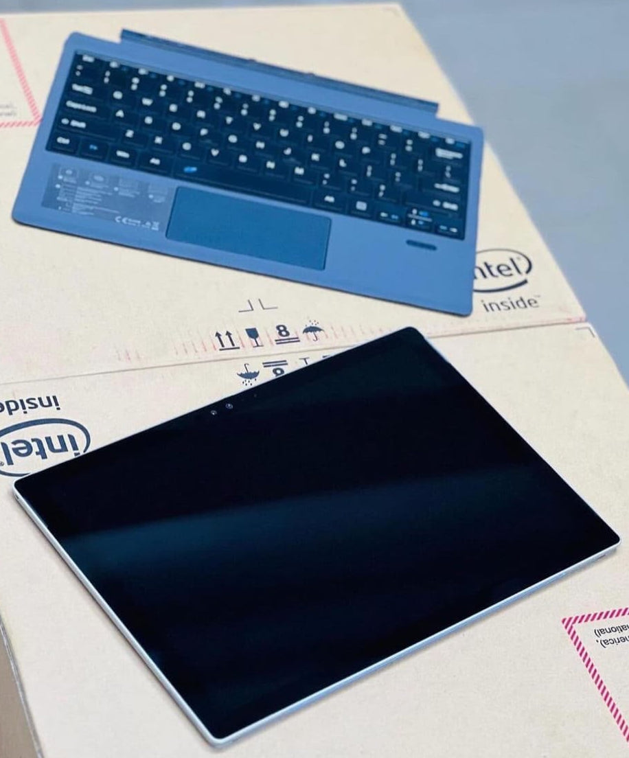 Microsoft surface pro - CORE i5 2.5 GHZ  4 - RAM 8 - SSD 256