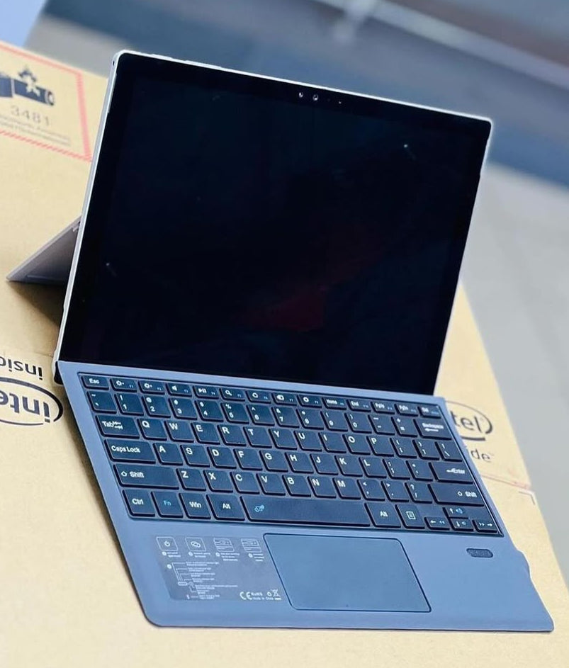 Microsoft surface pro - CORE i5 2.5 GHZ  4 - RAM 8 - SSD 256